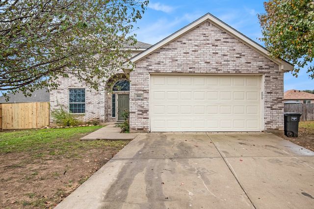 5013 Lake Valley Ct, Fort Worth, TX 76123
