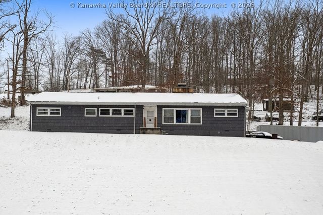 9 Samantha Dr, Clendenin, WV 25045