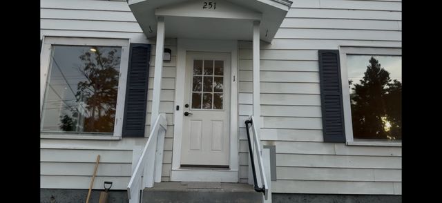 251 S  Main St #1, Saint Albans, VT 05478