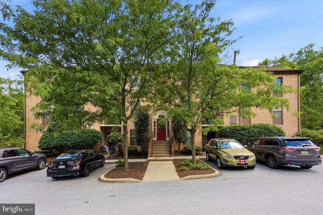 332 Washington Pl #32, Wayne, PA 19087