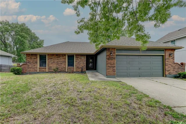 3711 NE Ellison Dr, Lees Summit, MO 64064