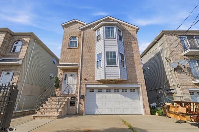 17 Stanton St, Newark, NJ 07114