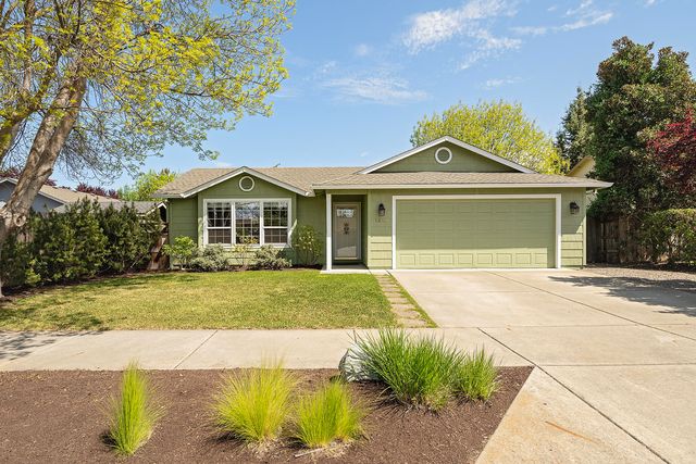 1349 Clearwater Dr, Medford, OR 97501