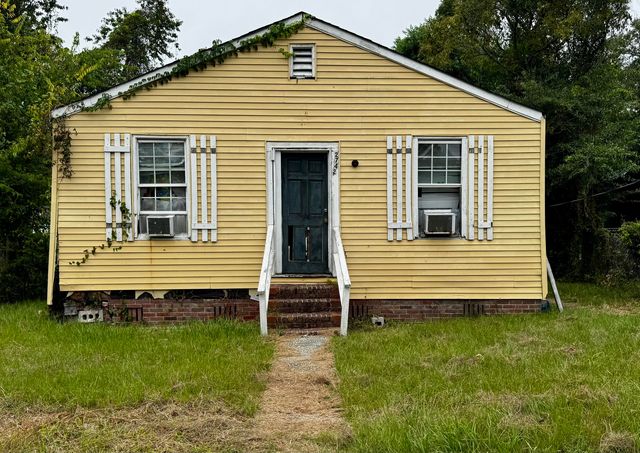 2742 W  Surrey Dr, North Charleston, SC 29405