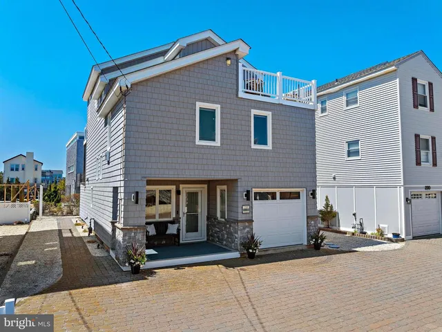 218 W  27th St, Ship Bottom, NJ 08008