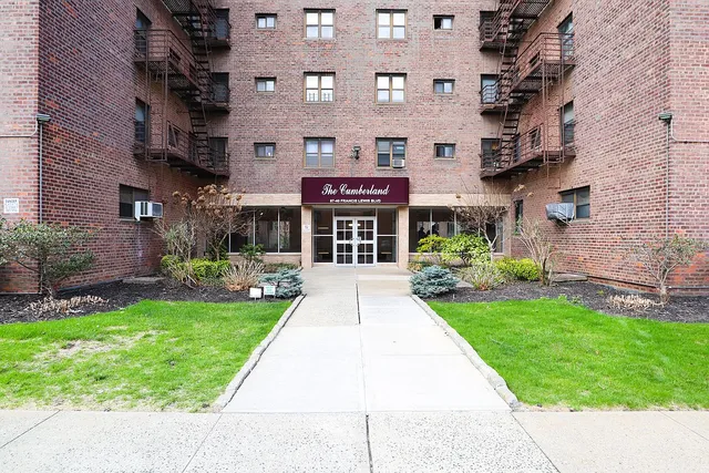 87-40 Francis Lewis Blvd #A67, Hollis, NY 11423