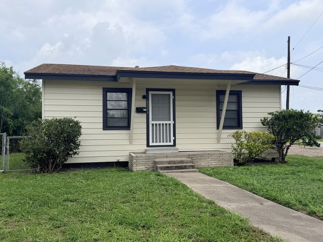 8206 Vetters Dr, Corpus Christi, TX 78412