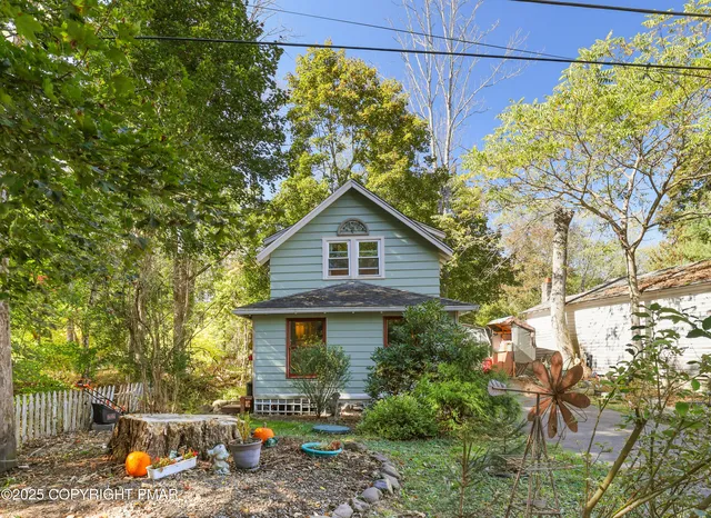 6733 Route 191, Cresco, PA 18326