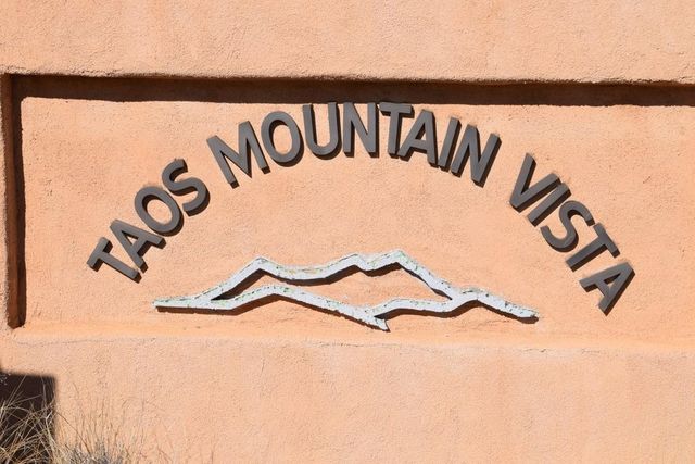 20 Mountain Vista Dr, Ranchos De Taos, NM 87557