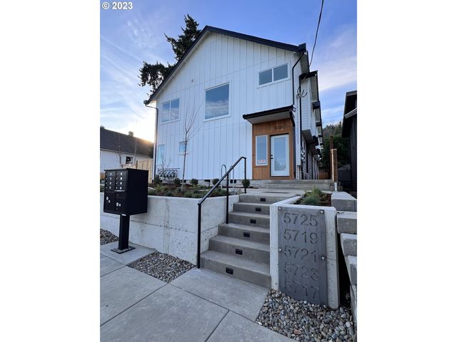 5717 S  Kelly Ave, Portland, OR 97239
