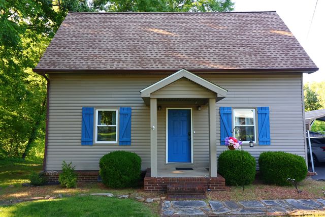 2120 Knob Hill Dr, Paducah, KY 42003