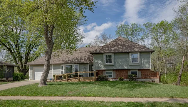 8816 E  110th St, Kansas City, MO 64134