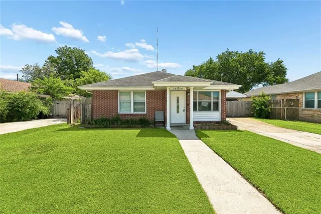 3407 Delille St, Chalmette, LA 70043