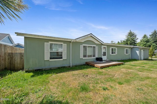 1041 NE 14th Ave, Rockaway Beach, OR 97136