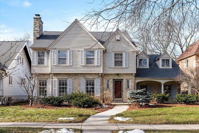 4823 North Oakland AVENUE, Whitefish Bay, WI 53217
