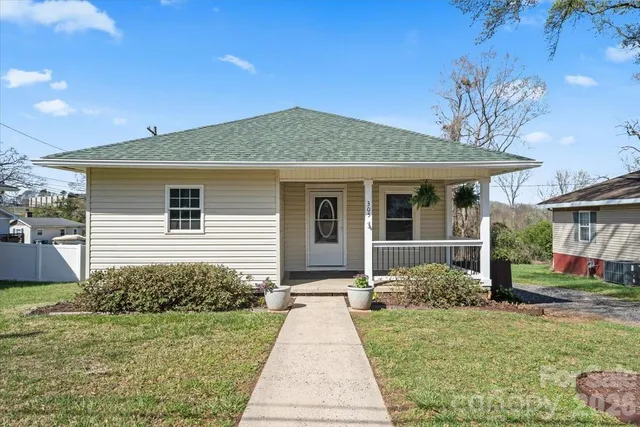 305 Linestowe Dr, Belmont, NC 28012