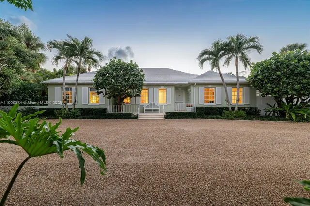 18 Gomez Rd, Hobe Sound, FL 33455