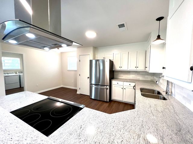 3041 Singletary Dr, Baton Rouge, LA 70809