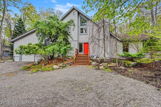 5106 Pioneer Trl, Pocono Pines, PA 18350