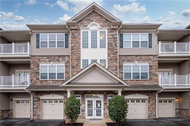 6885 Pioneer Dr, Macungie, PA 18062
