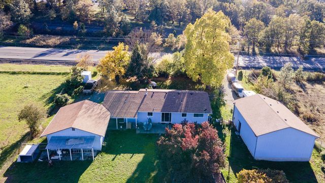 1060 Merlin Rd, Grants Pass, OR 97526