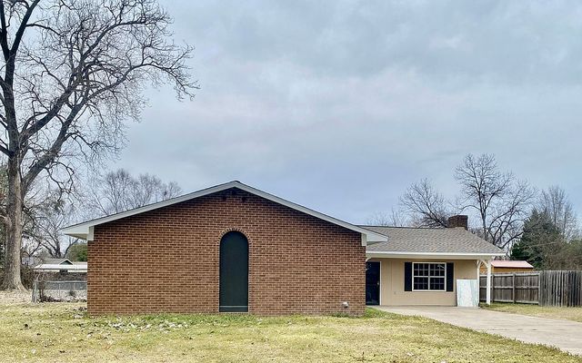 1736 S  Pear Ln, Greenville, MS 38703