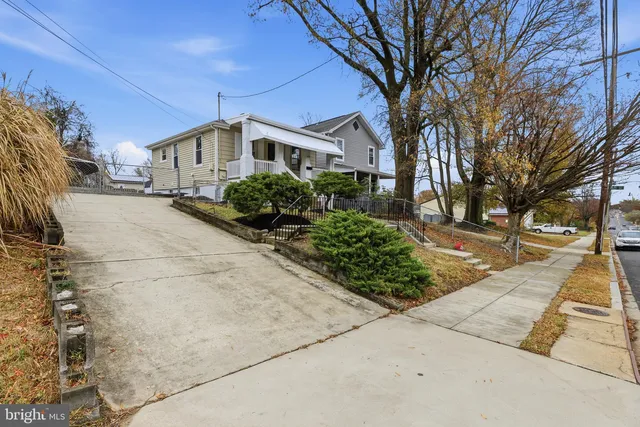 833 Eastern Ave, Fairmount Heights, MD 20743