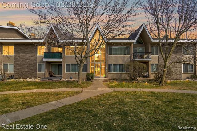 2015 Klingensmith Rd #78, Bloomfield Hills, MI 48302