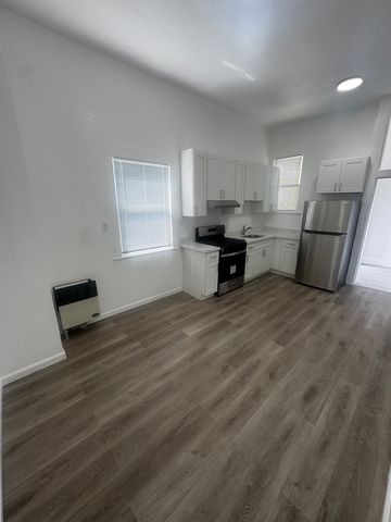 2727 West St #807, Oakland, CA 94612