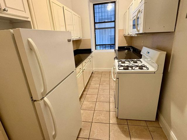 271 Fort Washington Ave #1, New York, NY 10032