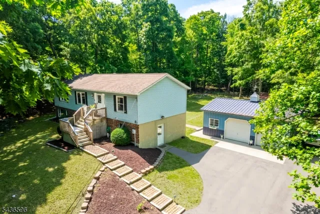 10 Plumer Rd, Newton, NJ 07860
