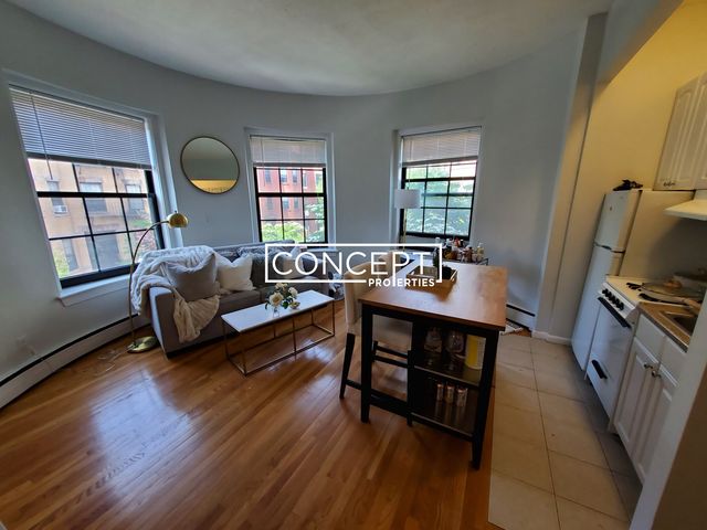 158 Saint Botolph St #4, Boston, MA 02115