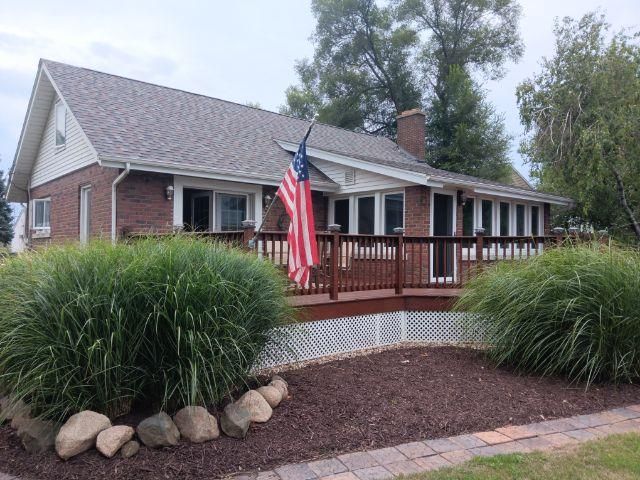 1613 S  Shore Dr, Moline, IL 61265