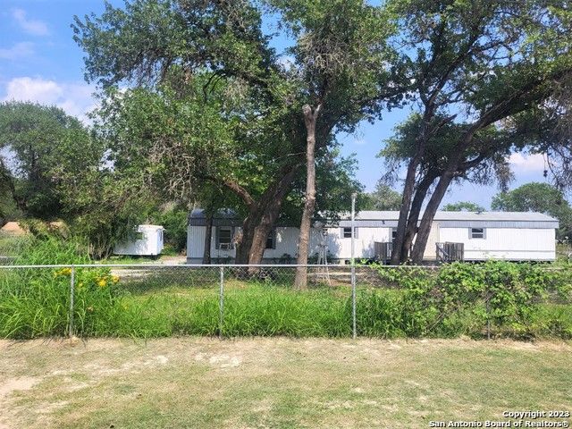 611 County Road 6846, Lytle, TX 78052