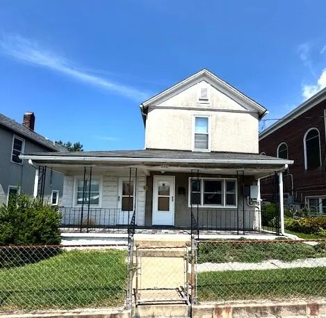 226 E  Oak St, Covington, VA 24426