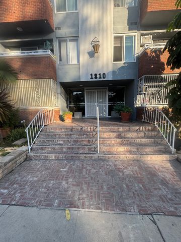 1810 N  Bronson Ave #302, Los Angeles, CA 90028