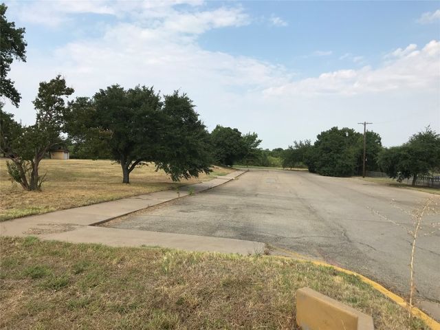 1800 S  Bowie Dr, Weatherford, TX 76086