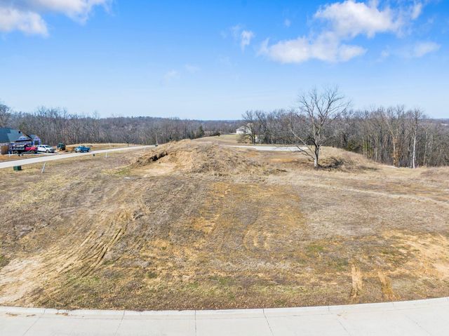 1322 Stonehaven Dr, Boonville, MO 65233