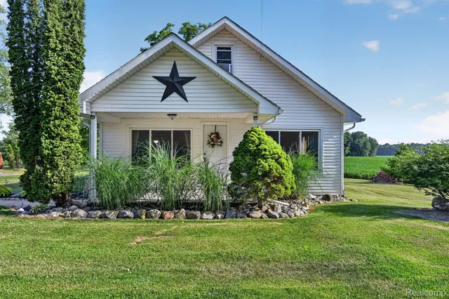 3658 Newburg Rd, Bancroft, MI 48414