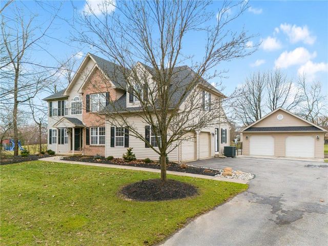 2330 Chablis Dr, Macungie, PA 18062