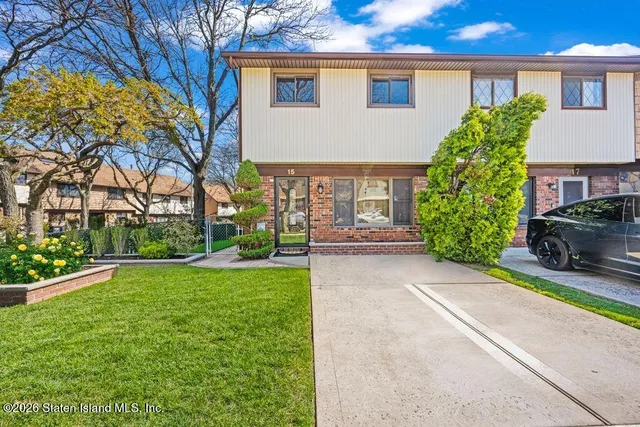 15 Hickory Cir, Staten Island, NY 10312