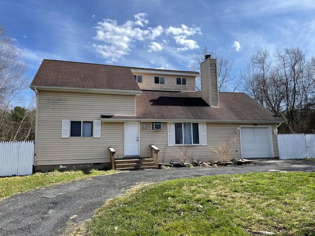 8 Heath Ln, Mount Pocono, PA 18344