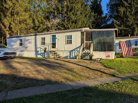 15 State Line Rd, Eldred, PA 16731