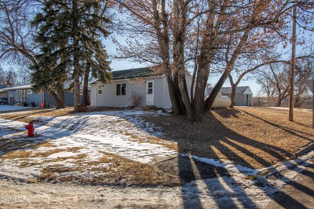 317 3rd Ave W, Beulah, ND 58580
