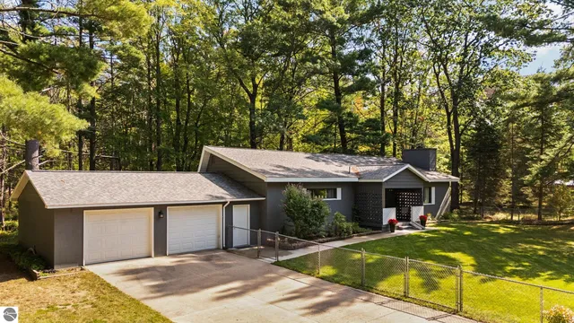 11216 Lake Shore Dr, Fife Lake, MI 49633