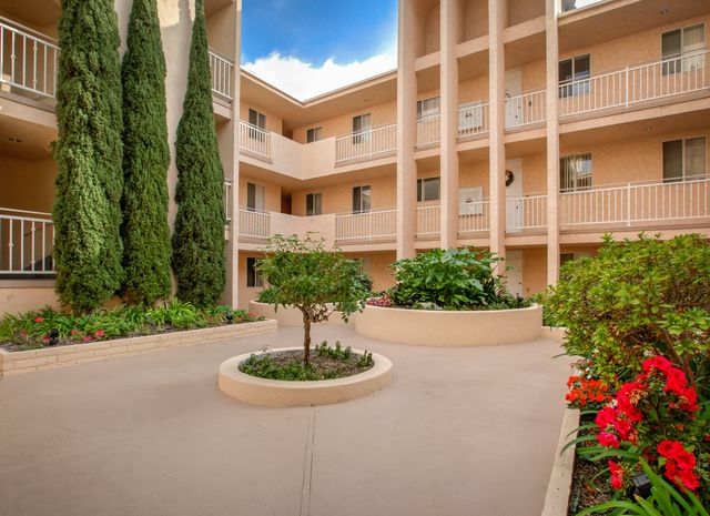 1011 4th St #212, Santa Monica, CA 90403