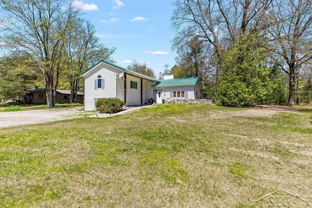 3901 E  Monroe Rd, Midland, MI 48642