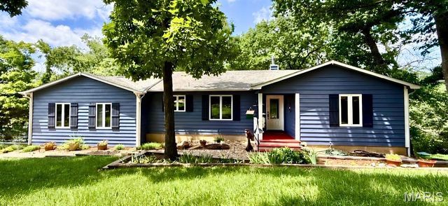 19 Summit Ln, Pacific, MO 63069