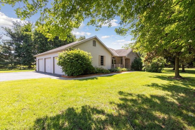 3812 N  Hickory Dr, Janesville, WI 53545