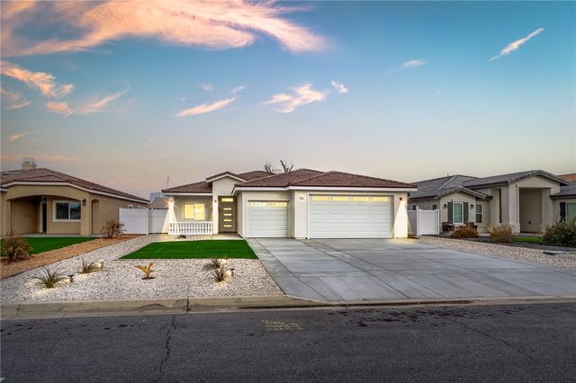 13555 Seagull Dr, Victorville, CA 92395